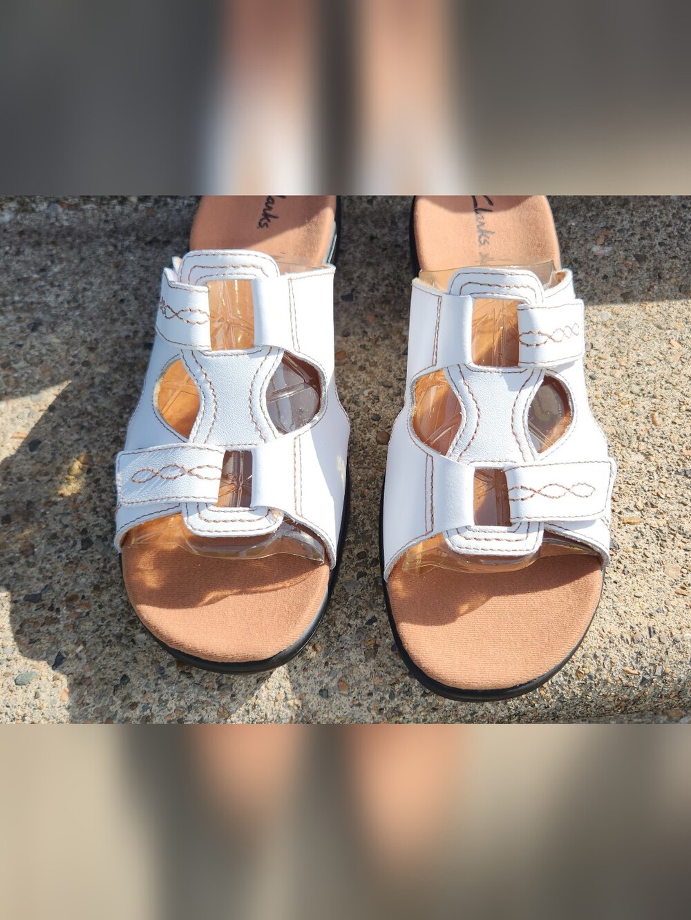 🤍Clarks🤍 White Leather Slide Sandals 8Wide. NWT. Super Cute & Comfy
